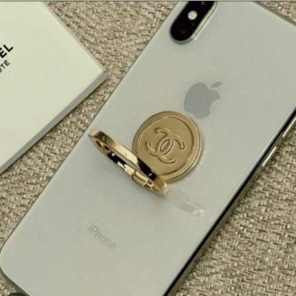 CHANEL Gold Logo Beauty Phone Ring. NEW - Picture 4 of 4